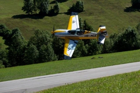 Decouverte survol Alpes Valais Vol touriste vol d'accrobatie Vol de croisière avions confort aeroport de Sion Valais prix avantageux vol gyrocoptère autogire voltige aérienne sensation forte adrénaline vol famille voyage en avion